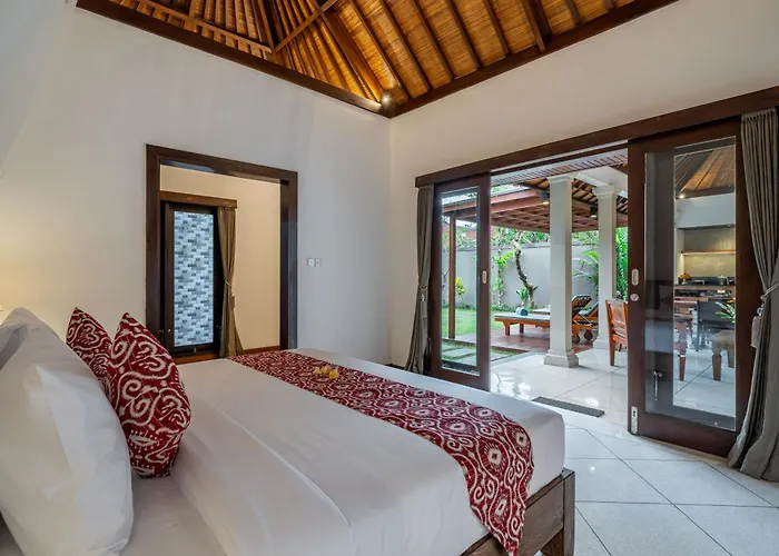 Md 2 Stylish 3 Bedroom W/ Sunny Pool At Prime Eat Street Seminyak