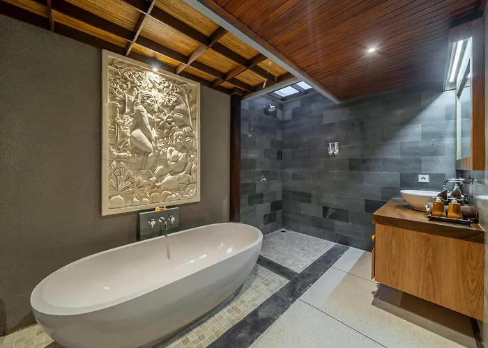 Villa Md 2 Stylish 3 Bedroom W/ Sunny Pool At Prime Eat Street Seminyak