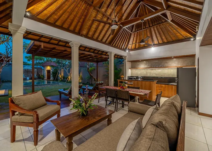 Md 2 Stylish 3 Bedroom W/ Sunny Pool At Prime Eat Street Villa Seminyak