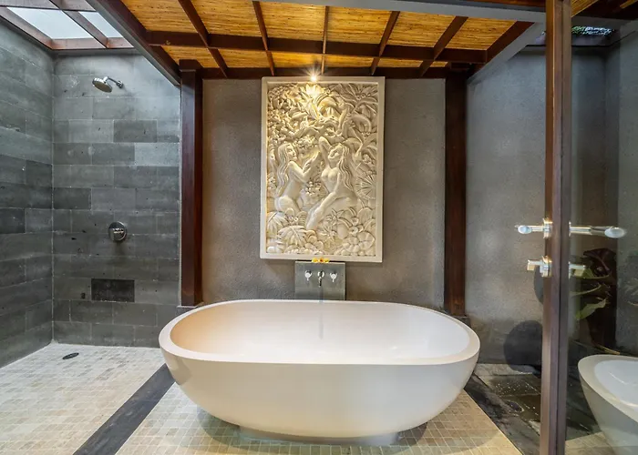 Md 2 Stylish 3 Bedroom W/ Sunny Pool At Prime Eat Street Seminyak