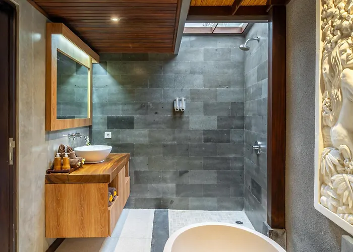 Villa Md 2 Stylish 3 Bedroom W/ Sunny Pool At Prime Eat Street Seminyak