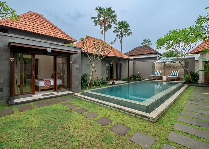 Md 2 Stylish 3 Bedroom W/ Sunny Pool At Prime Eat Street Villa Seminyak