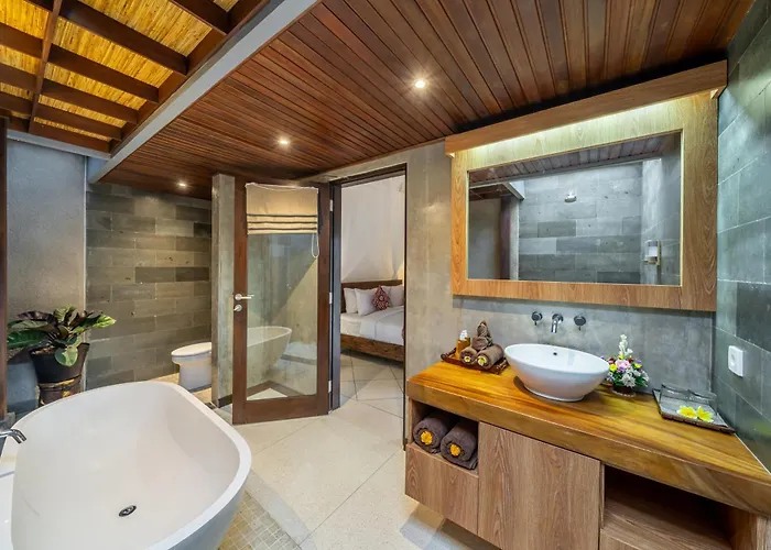 Villa Md 2 Stylish 3 Bedroom W/ Sunny Pool At Prime Eat Street Seminyak